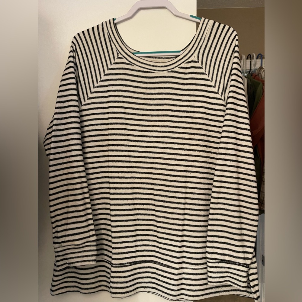 Black and white striped Maurice’s sweatshirt Size 0. Fits like an XL
